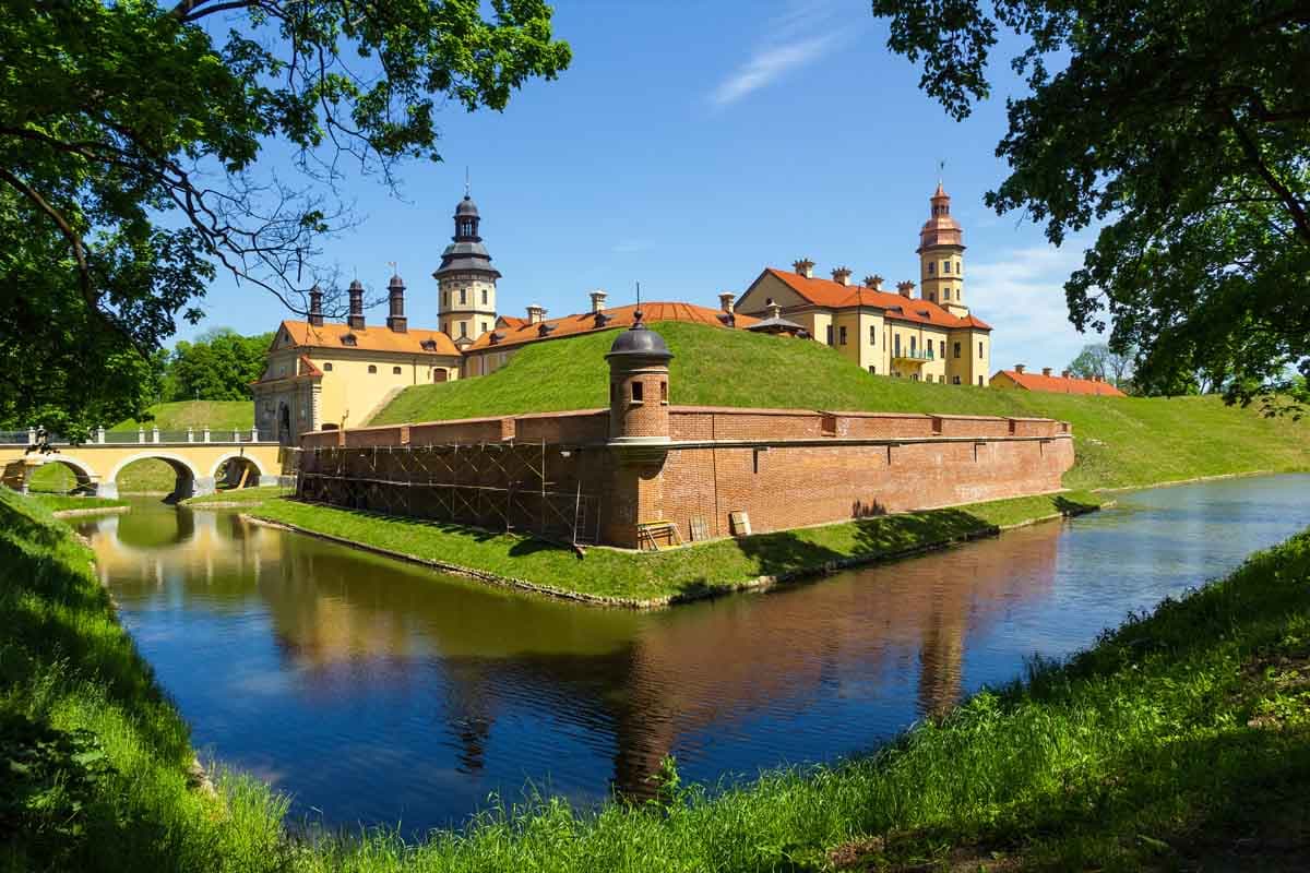 Обложка статьи «На электромобиле в Мир и Несвиж: план поездки из Минска»